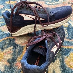 Altra running shoes, sz 7.5